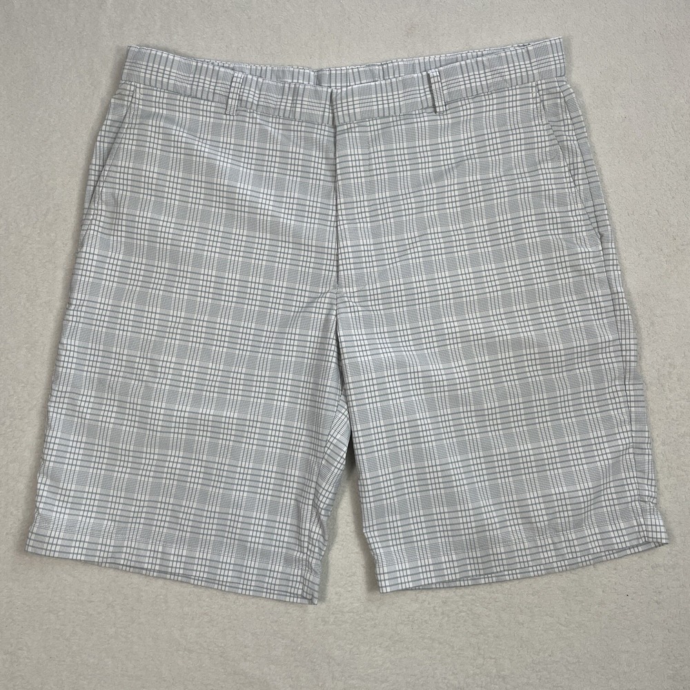 Walter Hagen Men's white/Gray Plaid Golf Shorts Size W38